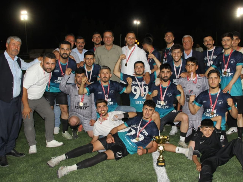  Besni Gençlik Kupası şampiyonu Eskiköy Selçukspor